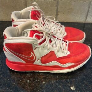 Nike Men’s Kyrie Irving Basketball Shoes Athletic shoe sneaker 8.5
